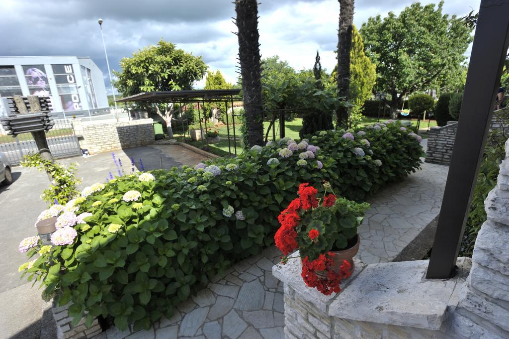 Apartmani Villa Otilija Porec Esterno foto